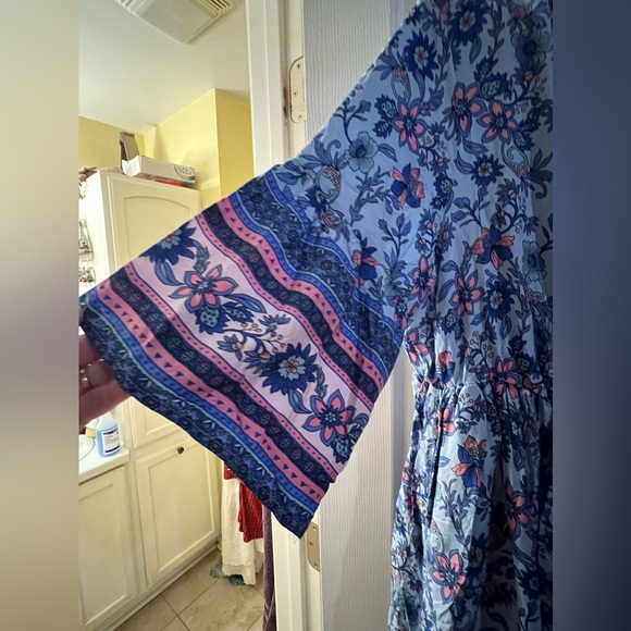 BloomChic periwinkle floral border print dress. Short belled sleeves and v-neck! - Picture 5 of 6